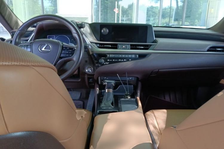 Used Lexus ES 2018 200 Excellence Edition China V Standard Center Console