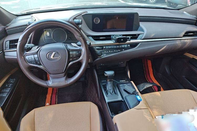 Used Lexus ES 2018 200 Excellence Edition China V Standard Center Console