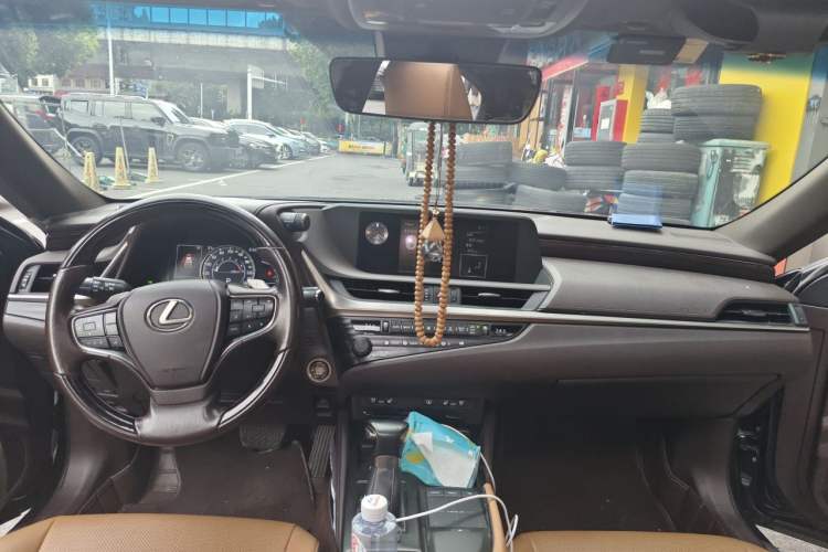 Used Lexus ES 2018 200 Luxury Edition China VI Center Console