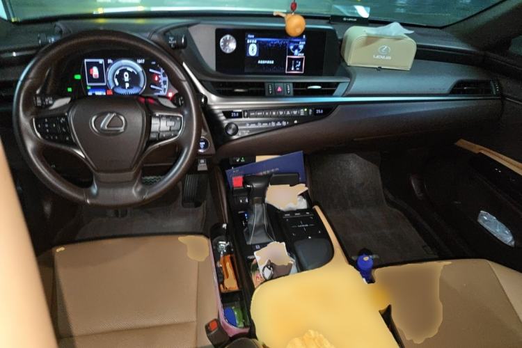 Used Lexus ES 2018 300h Premier Edition China V Standard Center Console