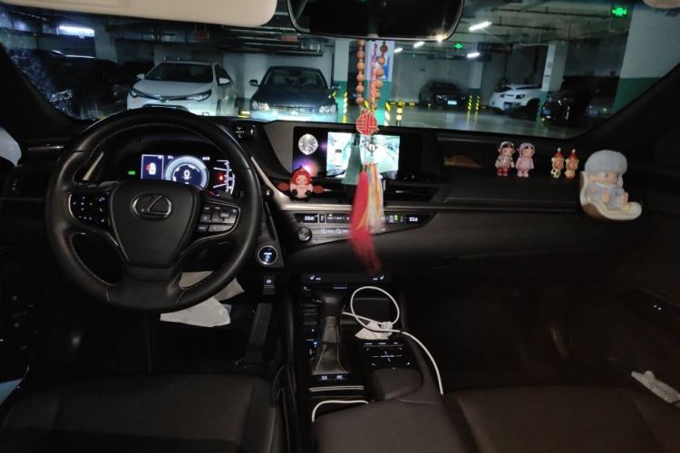 Used Lexus ES 2018 300h Premier Edition China VI Standard Center Console