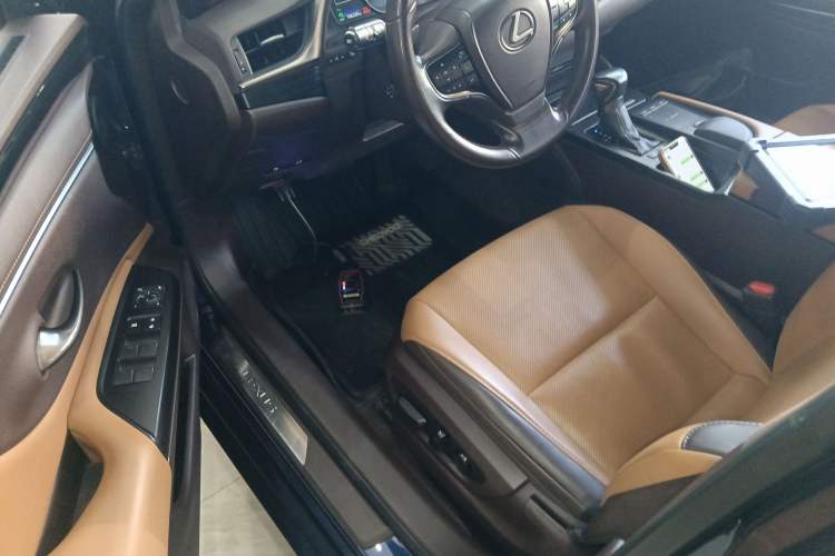 Used Lexus ES 2018 300h Premier Edition China VI Standard Driver Seat