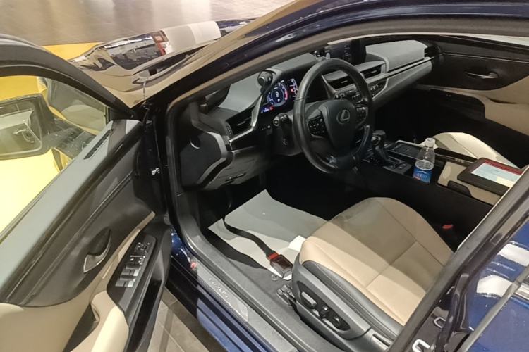 Used Lexus ES 2018 200 Excellence Edition China V Standard Driver Seat