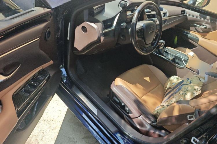 Used Lexus ES 2018 200 Excellence Edition China V Standard Driver Seat