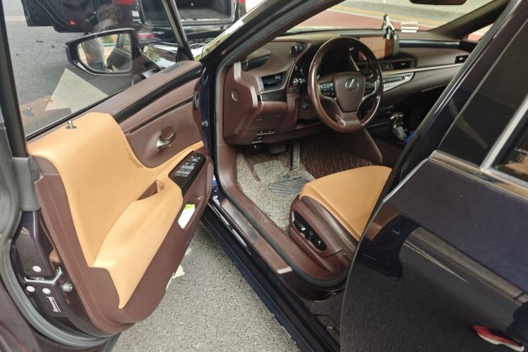 Used Lexus ES 2018 200 Excellence Edition China VI Standard Driver Seat