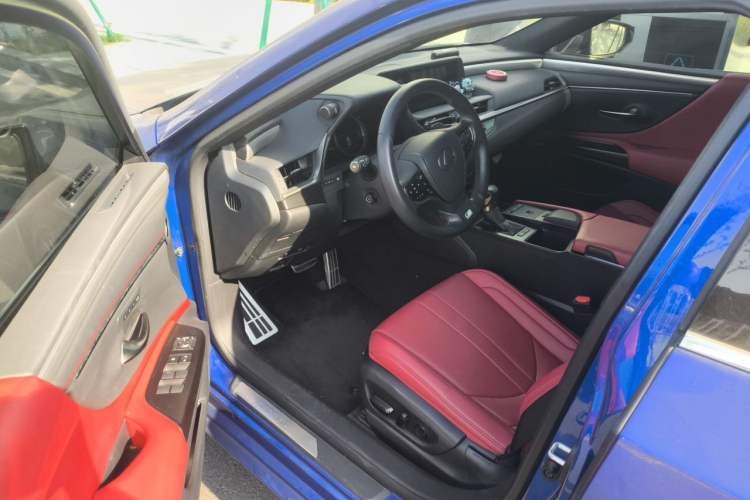Used Lexus ES 2018 260 F SPORT China VI Driver Seat