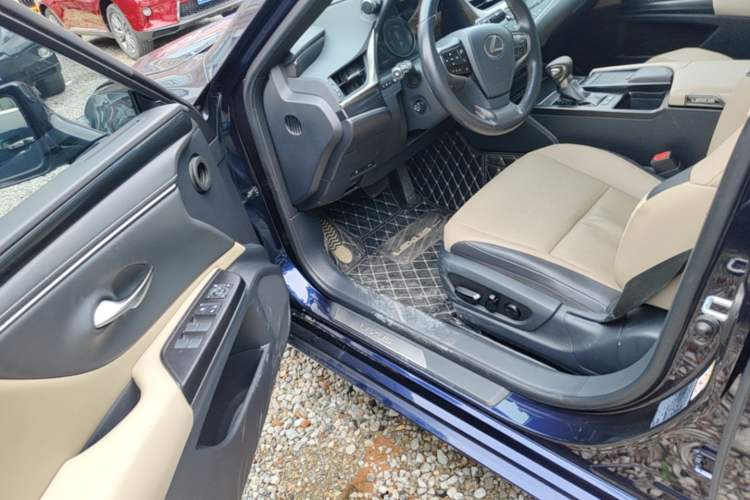 Used Lexus ES 2018 300h Premier Edition China V Standard Driver Seat