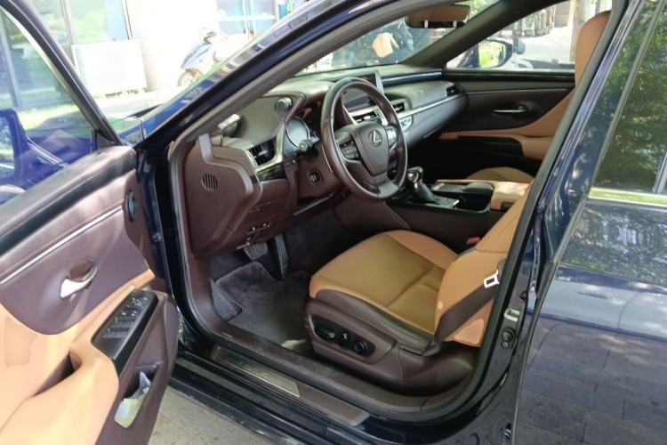 Used Lexus ES 2018 200 Excellence Edition China V Standard Driver Seat