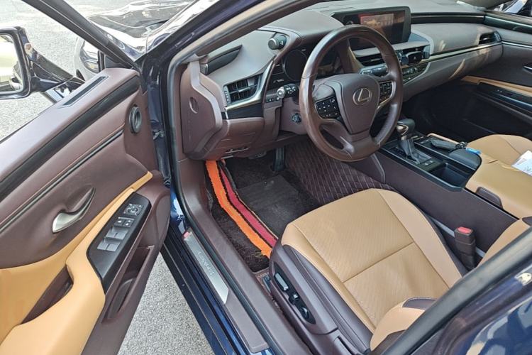 Used Lexus ES 2018 200 Excellence Edition China V Standard Driver Seat