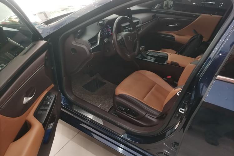 Used Lexus ES 2018 200 Excellence Edition China V Standard Driver Seat