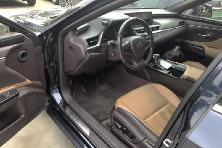 Used Lexus ES 2018 200 Excellence Edition China V Standard Driver Seat