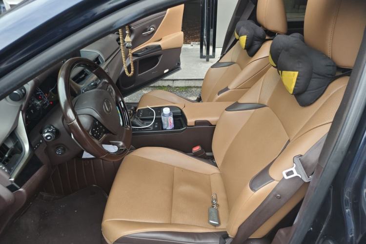 Used Lexus ES 2018 200 Luxury Edition China VI Driver Seat