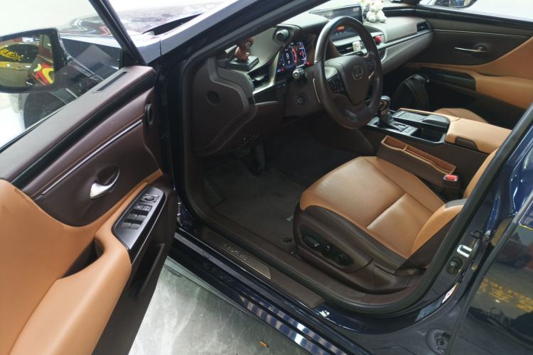 Used Lexus ES 2018 300h Premier Edition China V Standard Driver Seat