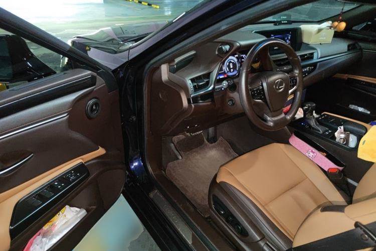 Used Lexus ES 2018 300h Premier Edition China V Standard Driver Seat