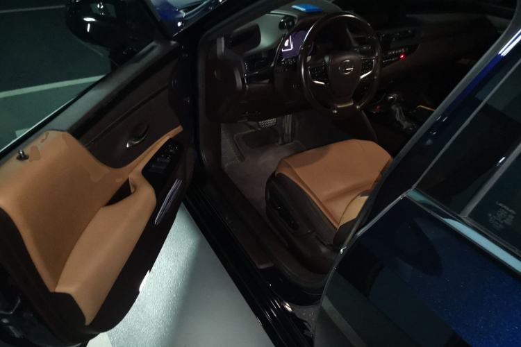 Used Lexus ES 2018 260 Excellence Edition China V Standard Driver Seat