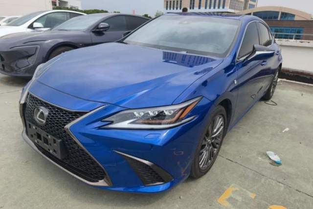 Ojetý Lexus ES 2018 260 Excellence Edition China VI Standard