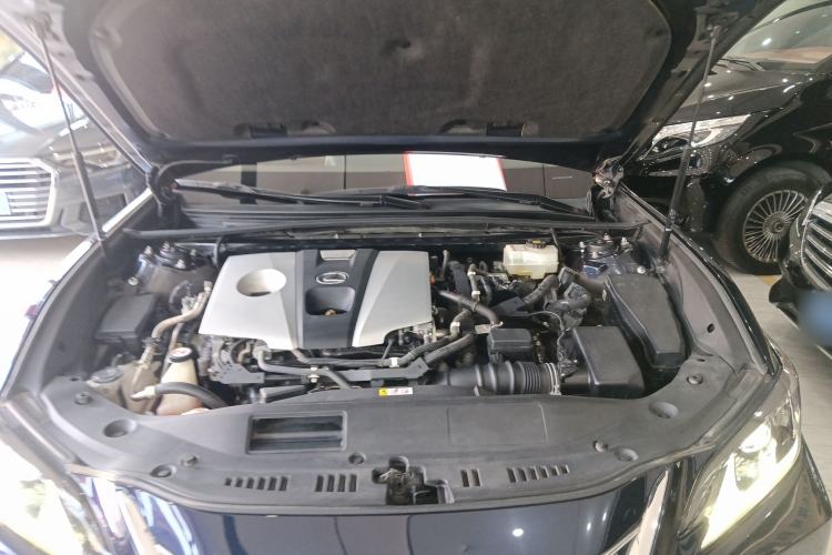 Used Lexus ES 2018 300h Premier Edition China VI Standard Engine Bay