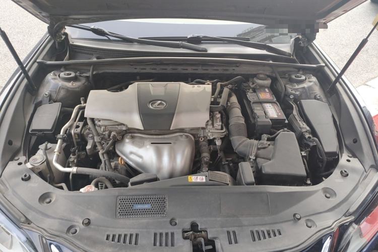 Used Lexus ES 2018 200 Excellence Edition China VI Standard Engine Bay