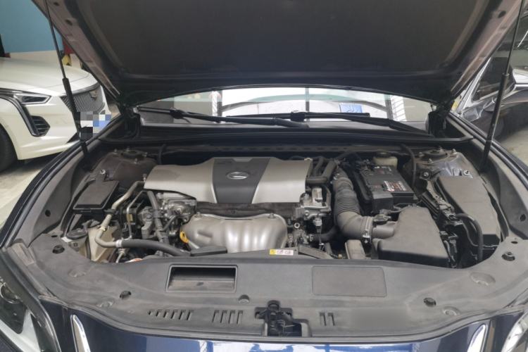 Used Lexus ES 2018 200 Excellence Edition China VI Standard Engine Bay
