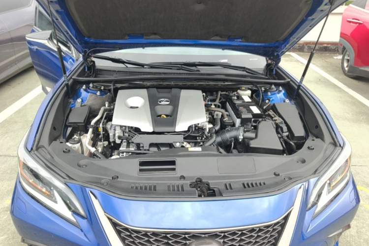 Used Lexus ES 2018 260 Excellence Edition China VI Standard Engine Bay