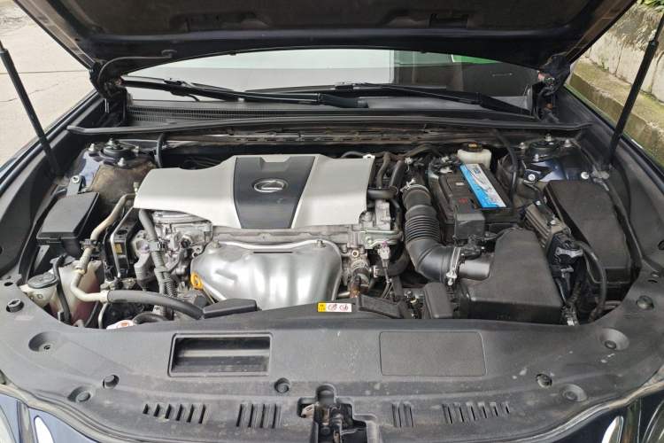 Used Lexus ES 2018 200 Luxury Edition China V Standard Engine Bay