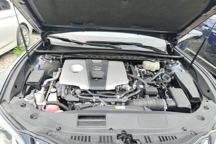Used Lexus ES 2018 300h Premier Edition China V Standard Engine Bay