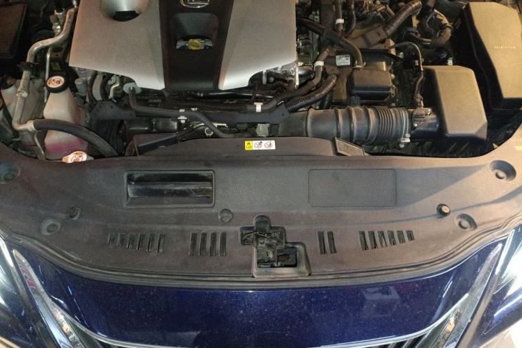 Used Lexus ES 2018 300h Premier Edition China VI Standard Engine Bay