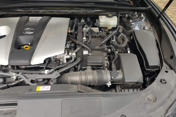 Used Lexus ES 2018 300h Premium Edition China VI Standard Engine Bay Left