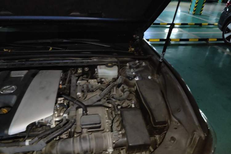 Used Lexus ES 2018 300h Premier Edition China VI Standard Engine Bay Left