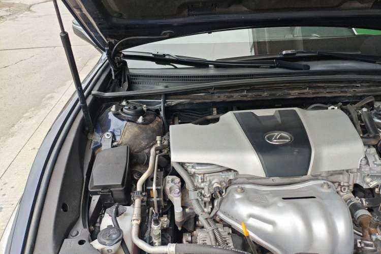 Used Lexus ES 2018 200 Luxury Edition China V Standard Engine Bay Right