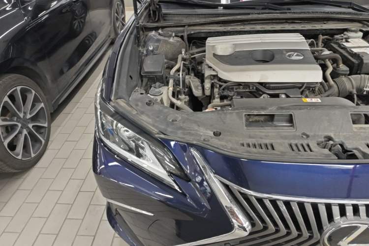 Used Lexus ES 2018 200 Excellence Edition China V Standard Engine Bay Right