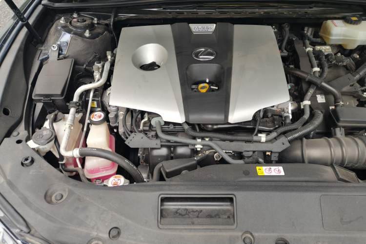 Used Lexus ES 2018 300h Premium Edition China VI Standard Engine Bay Right