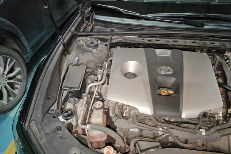 Used Lexus ES 2018 300h Premier Edition China V Standard Engine Bay Right