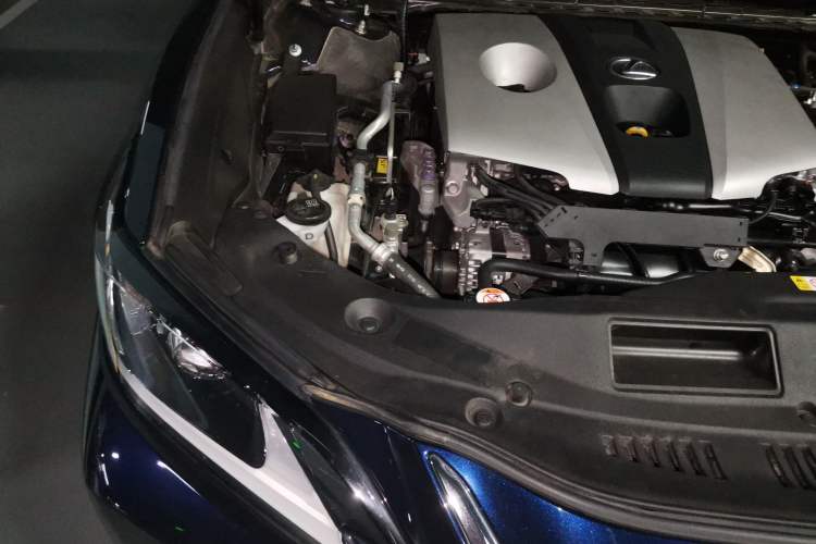 Used Lexus ES 2018 260 Excellence Edition China V Standard Engine Bay Right