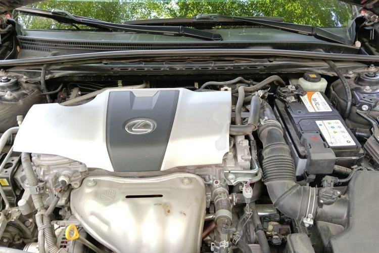 Used Lexus ES 2018 200 Excellence Edition China V Standard Engine Bay