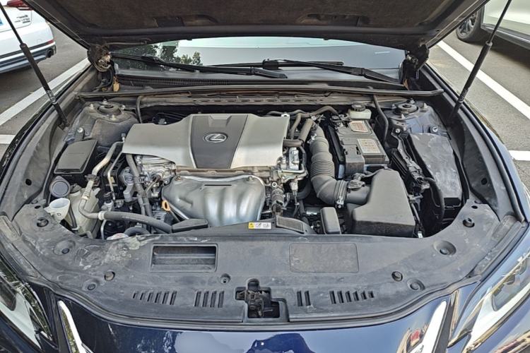 Used Lexus ES 2018 200 Excellence Edition China V Standard Engine Bay