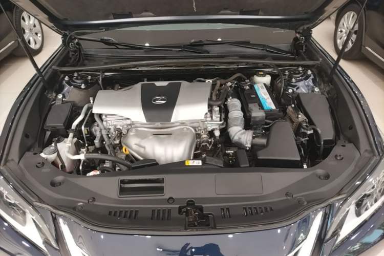 Used Lexus ES 2018 200 Excellence Edition China V Standard Engine Bay