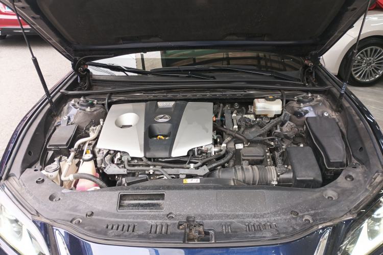 Used Lexus ES 2018 300h Premier Edition China V Standard Engine Bay