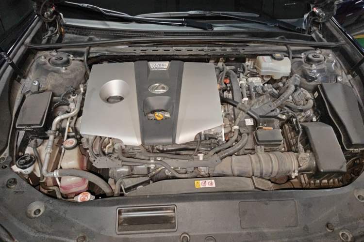 Used Lexus ES 2018 300h Premier Edition China V Standard Engine Bay