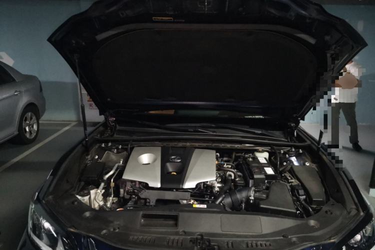 Used Lexus ES 2018 260 Excellence Edition China V Standard Engine Bay
