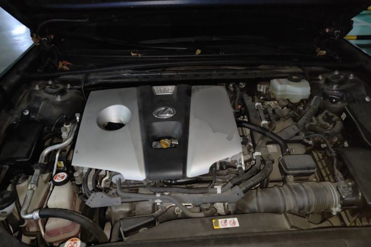 Used Lexus ES 2018 300h Premier Edition China VI Standard Engine Bay