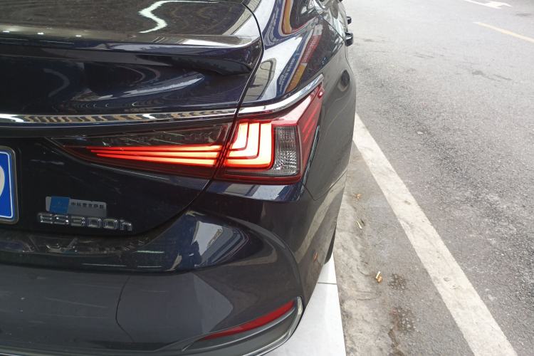 Used Lexus ES 2018 300h Premier Edition China V Standard Exterior 1