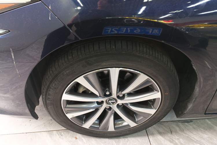 Used Lexus ES 2018 300h Premier Edition China V Standard Exterior 2
