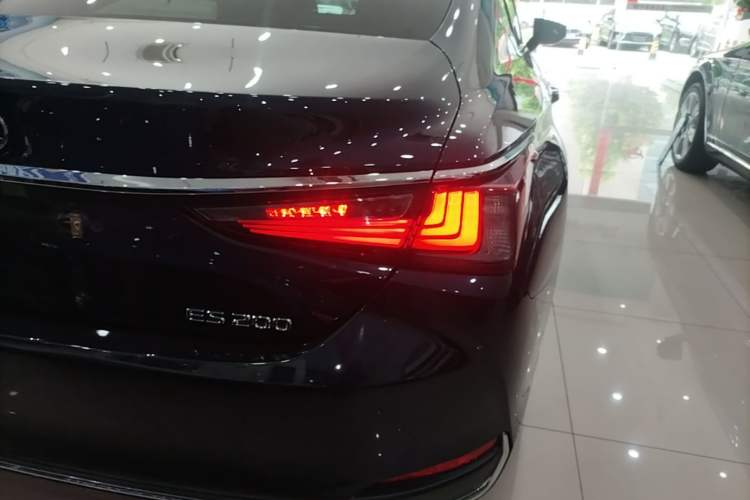 Used Lexus ES 2018 200 Excellence Edition China V Standard Exterior 3