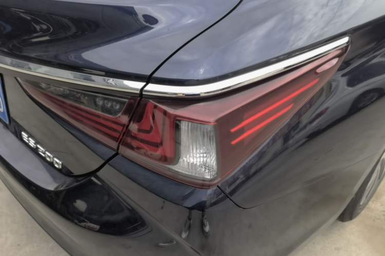 Used Lexus ES 2018 200 Excellence Edition China V Standard Exterior 3