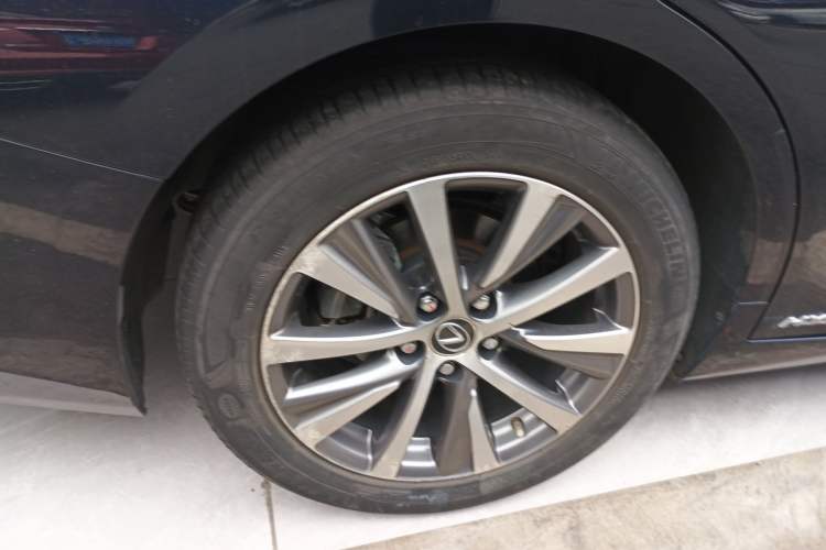 Used Lexus ES 2018 300h Premier Edition China V Standard Exterior 3