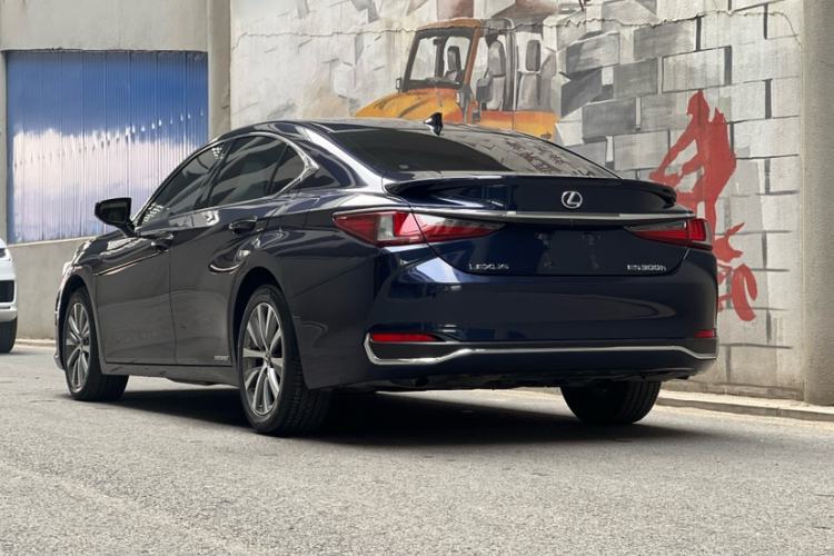 Used Lexus ES 2018 300h Premier Edition China VI Standard Exterior 4