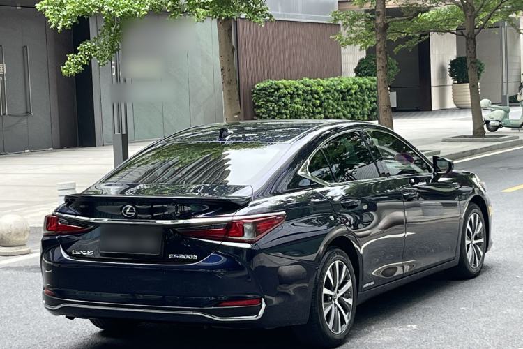Used Lexus ES 2018 300h Premier Edition China V Standard Exterior 5