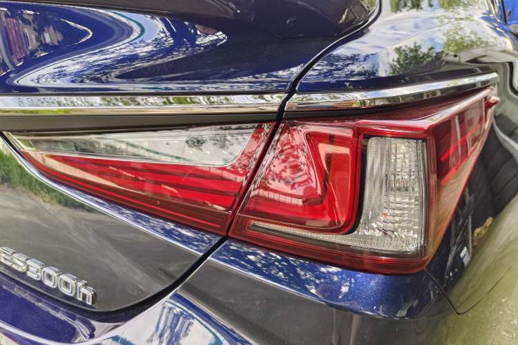 Used Lexus ES 2018 300h Premium Edition China VI Standard Exterior 6