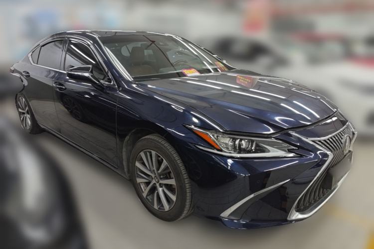 Used Lexus ES 2018 200 Excellence Edition China V Standard Front Right 45 Deg